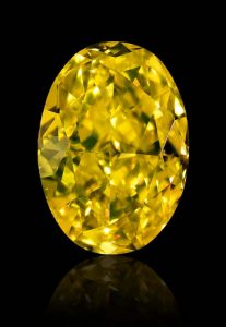 Foto eines Fancy Intense Greenish Yellow Diamanten mit 0,62 Karat